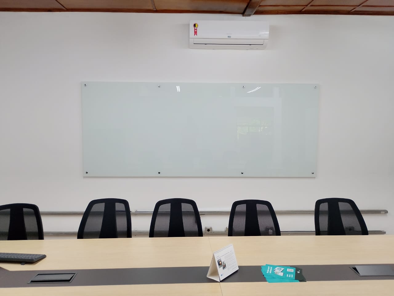 Lousa de vidro em empresa
