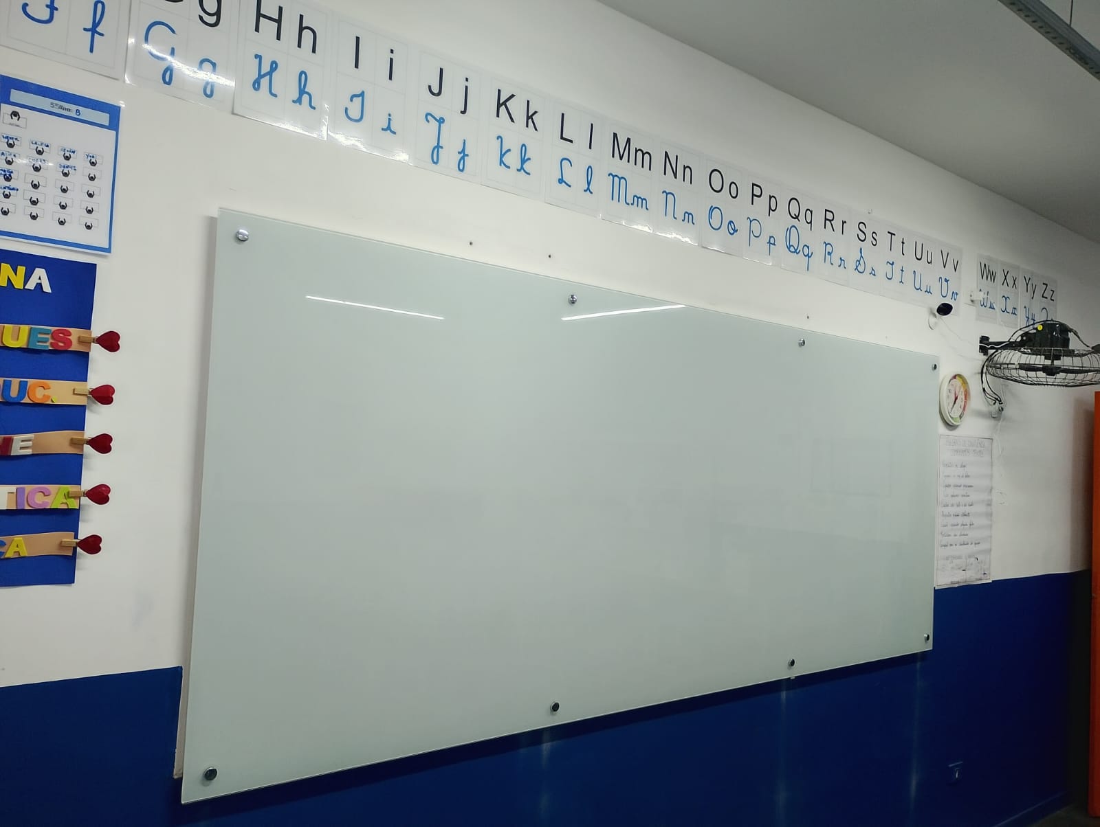 Lousa de vidro em escola
